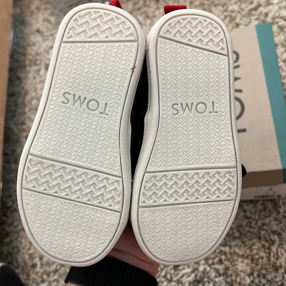 NWT TOMS plaid faux fur lined Alpargatas size 7 toddler. Have matching Moms size - Picture 4 of 5